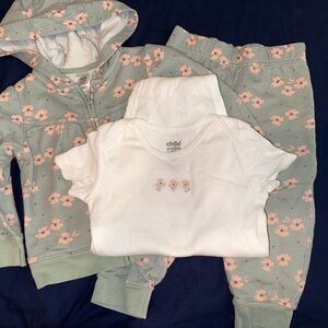 4/$20 Child of Mine floral outfit‎